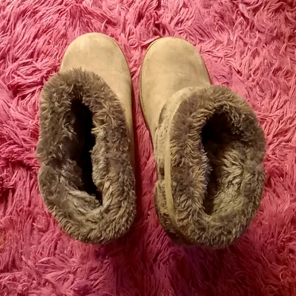 G by GBG guess grey suede boots with grey faux fur - Picture 10 of 10